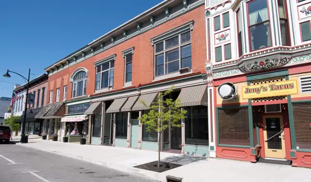 211/213 S Main Street, Kendallville
