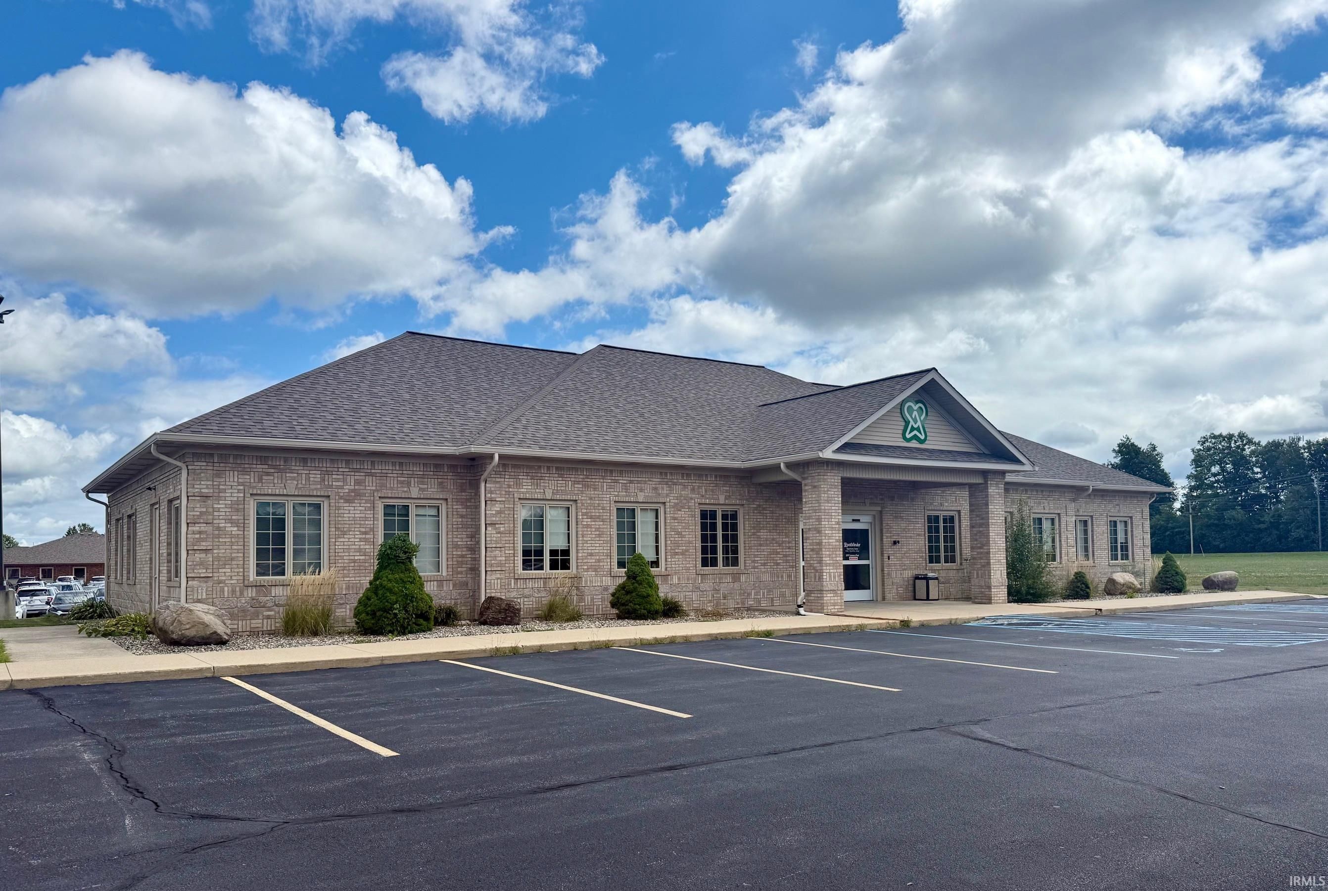 2809 Commercial Road, Huntington