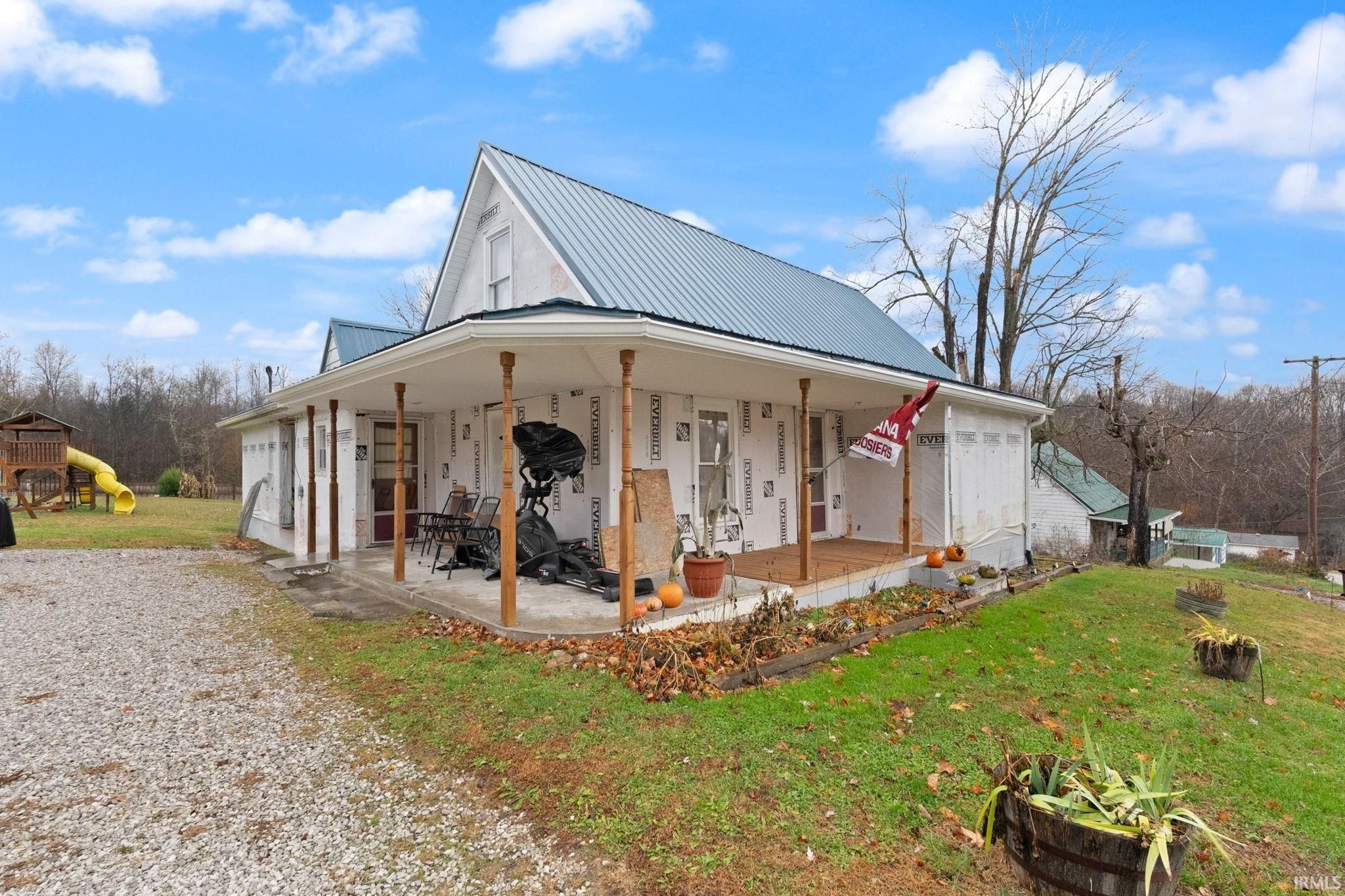410 S Main Street, English