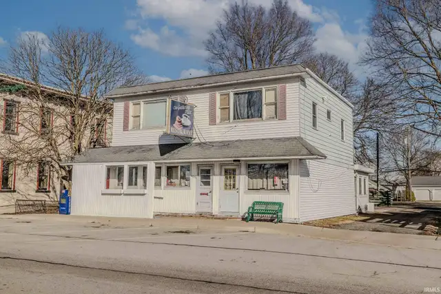 407 Third St, Howe
