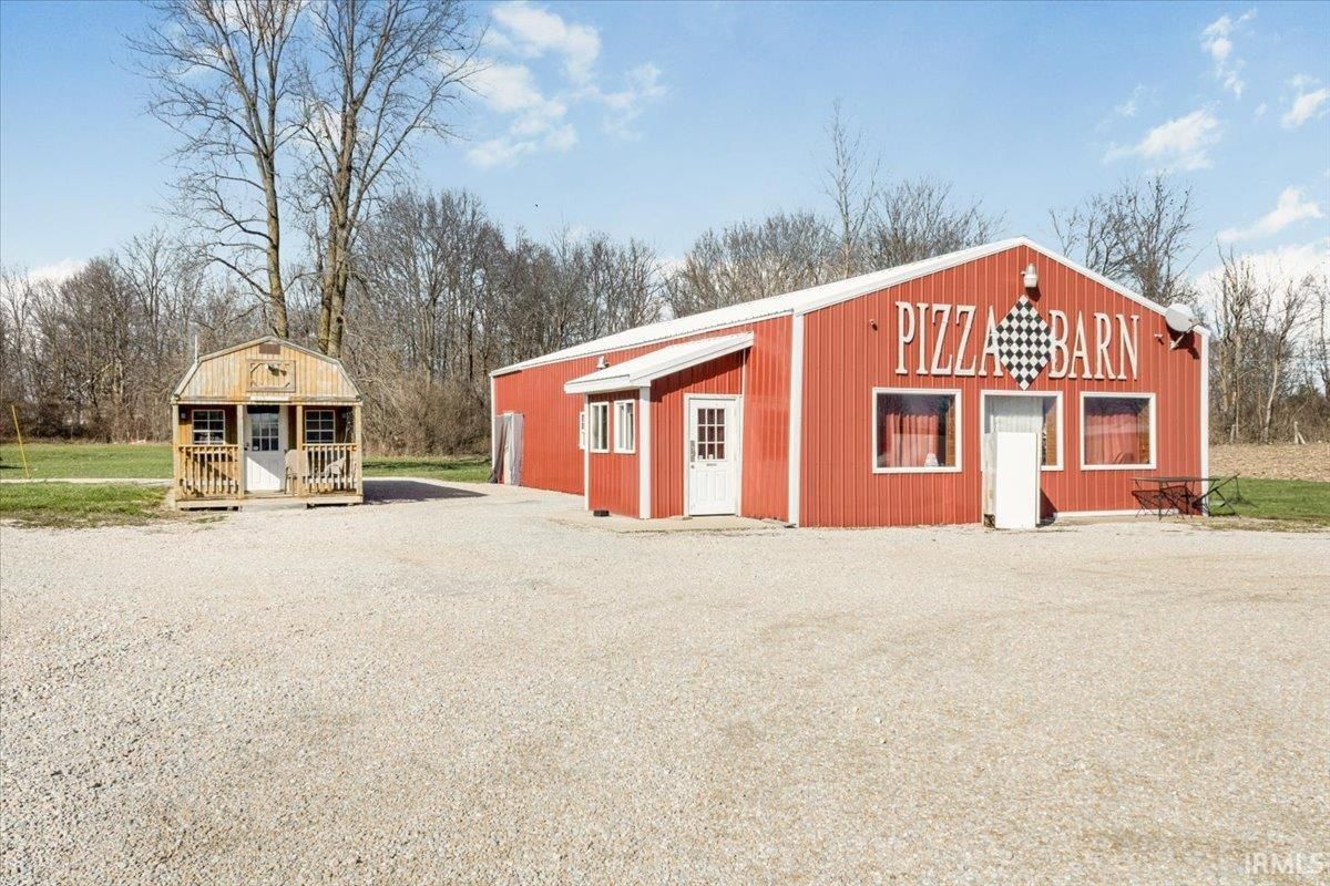 9757 S US HWY 35, Losantville