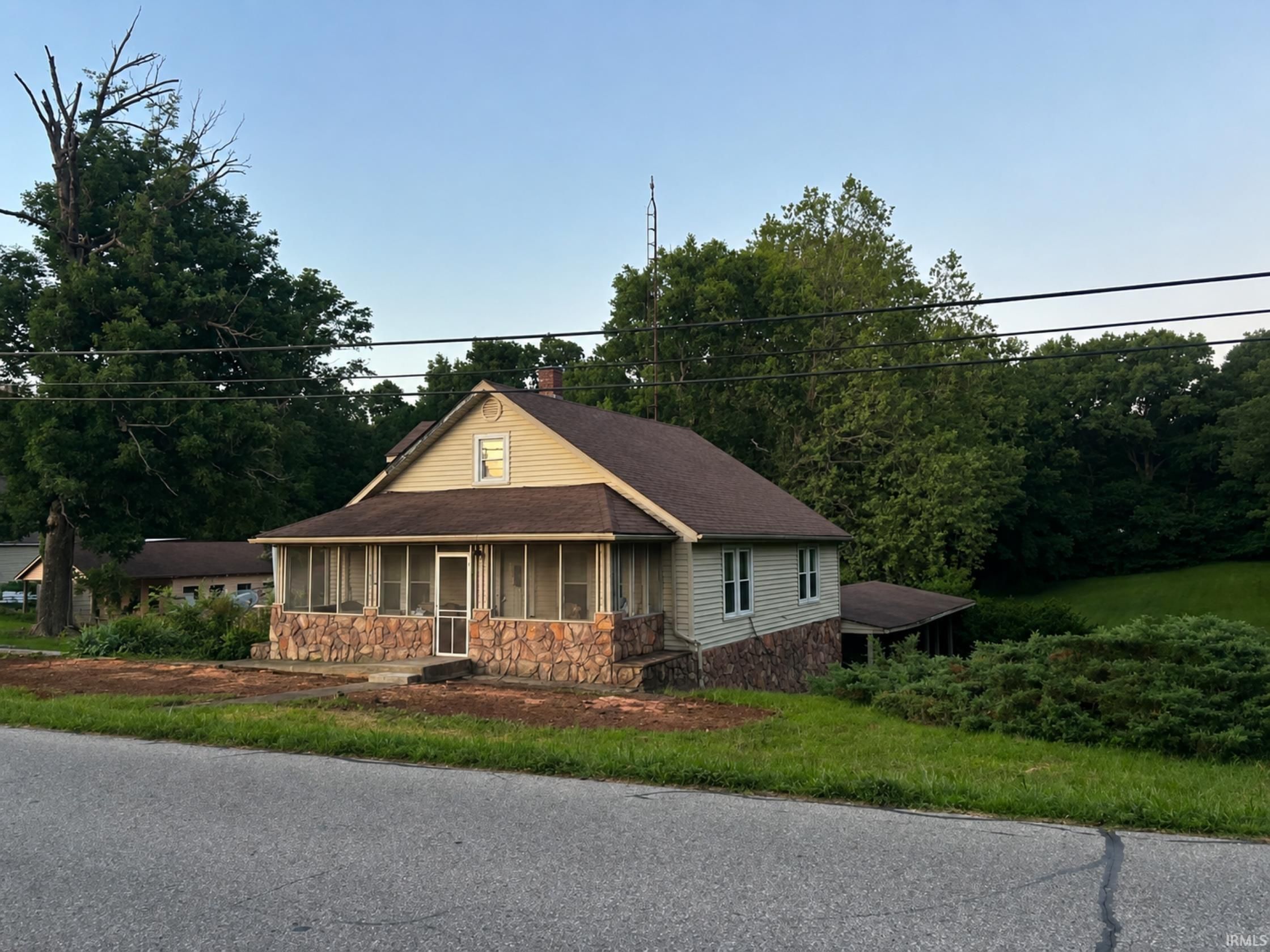 2462 Dixie Highway, Bedford