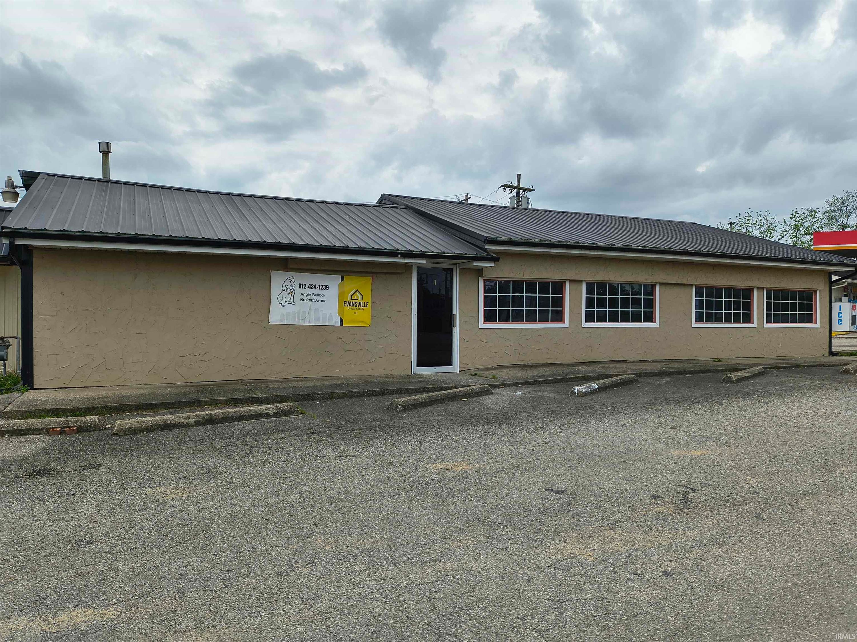 599 W State Route 62 Highway, Boonville