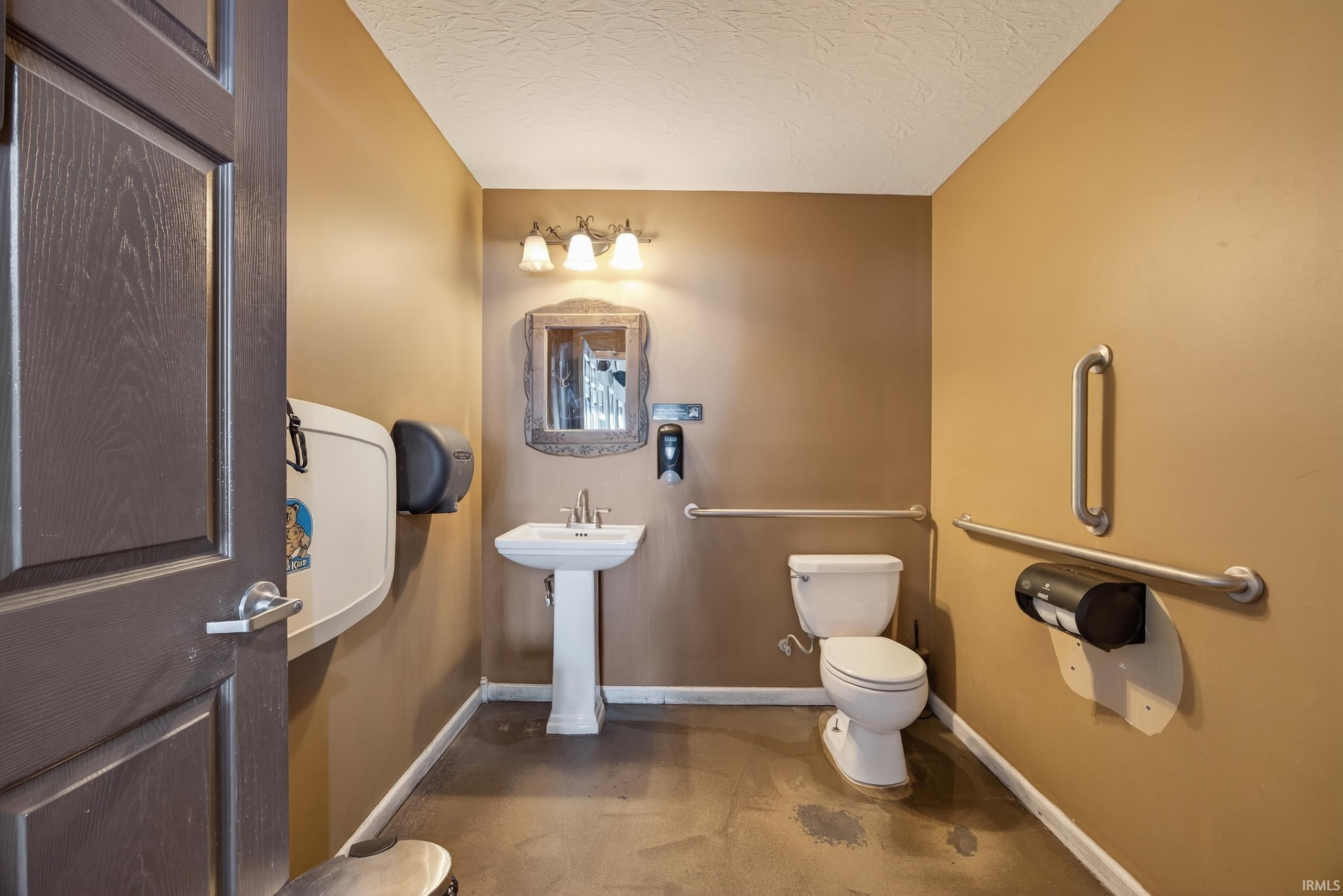 120 W Jefferson Street, Orleans — photo 9 of 20