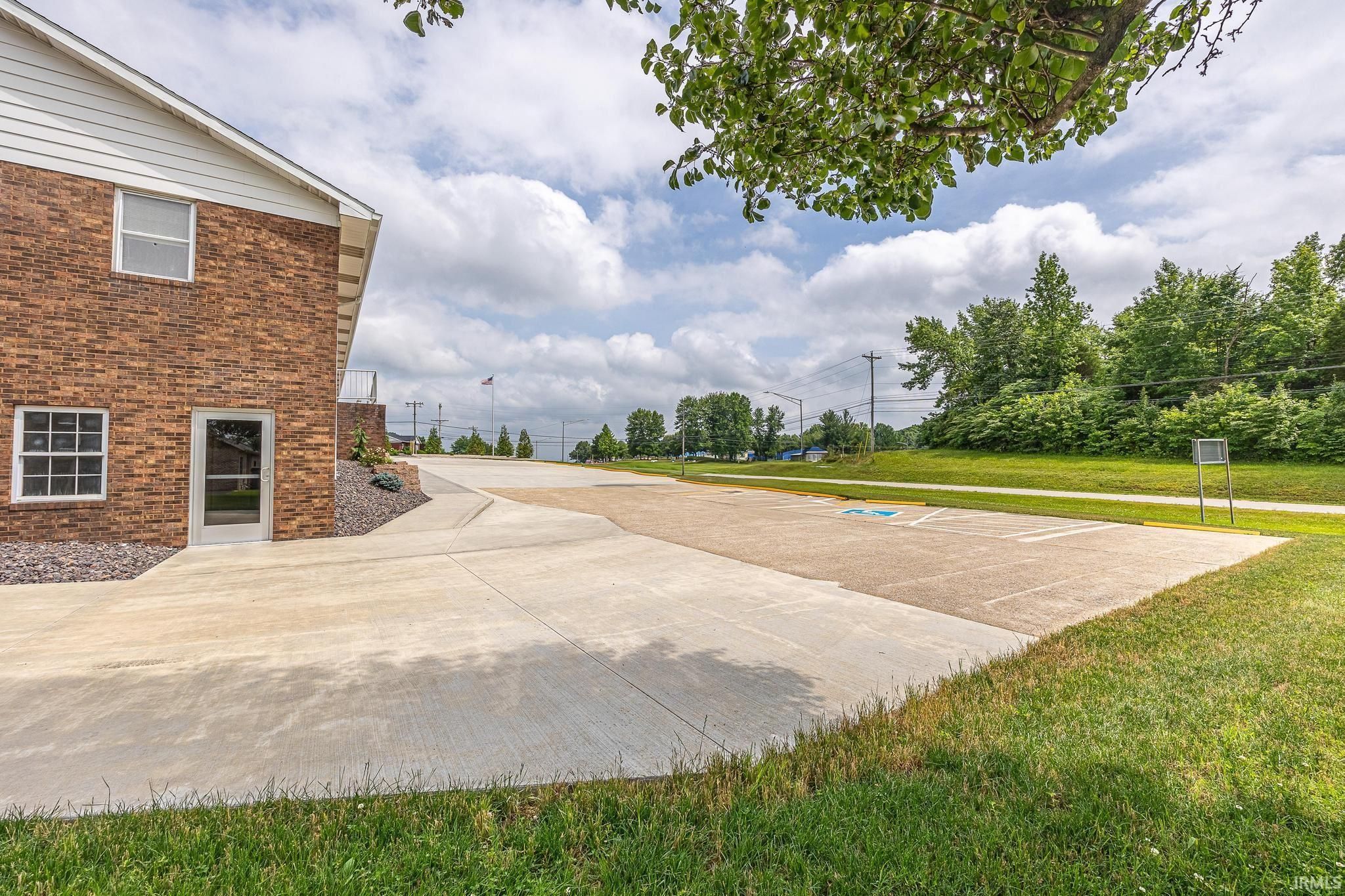 1482 Executive Boulevard, Jasper — photo 2 of 20