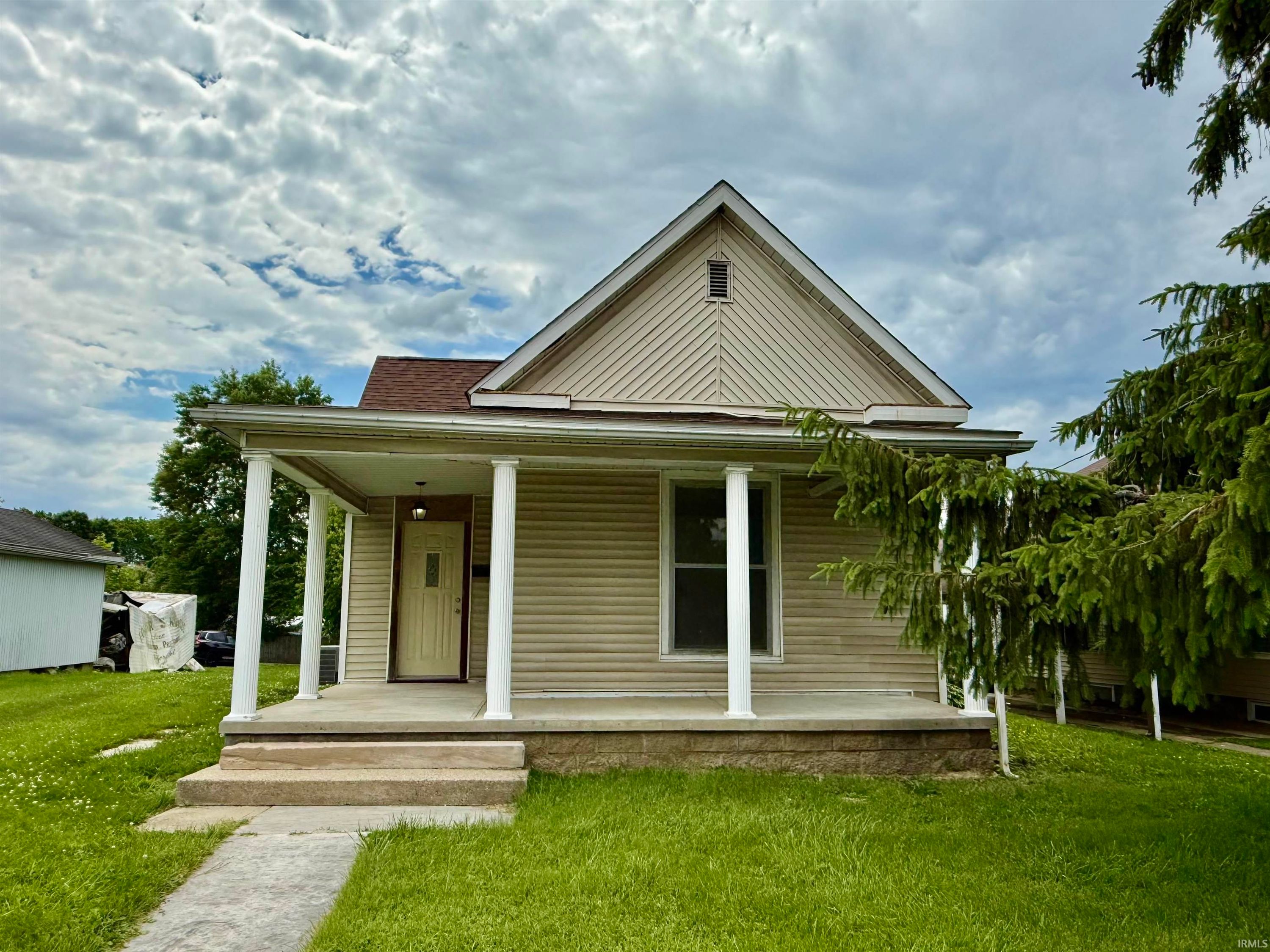 921 Lincoln Avenue, Bedford