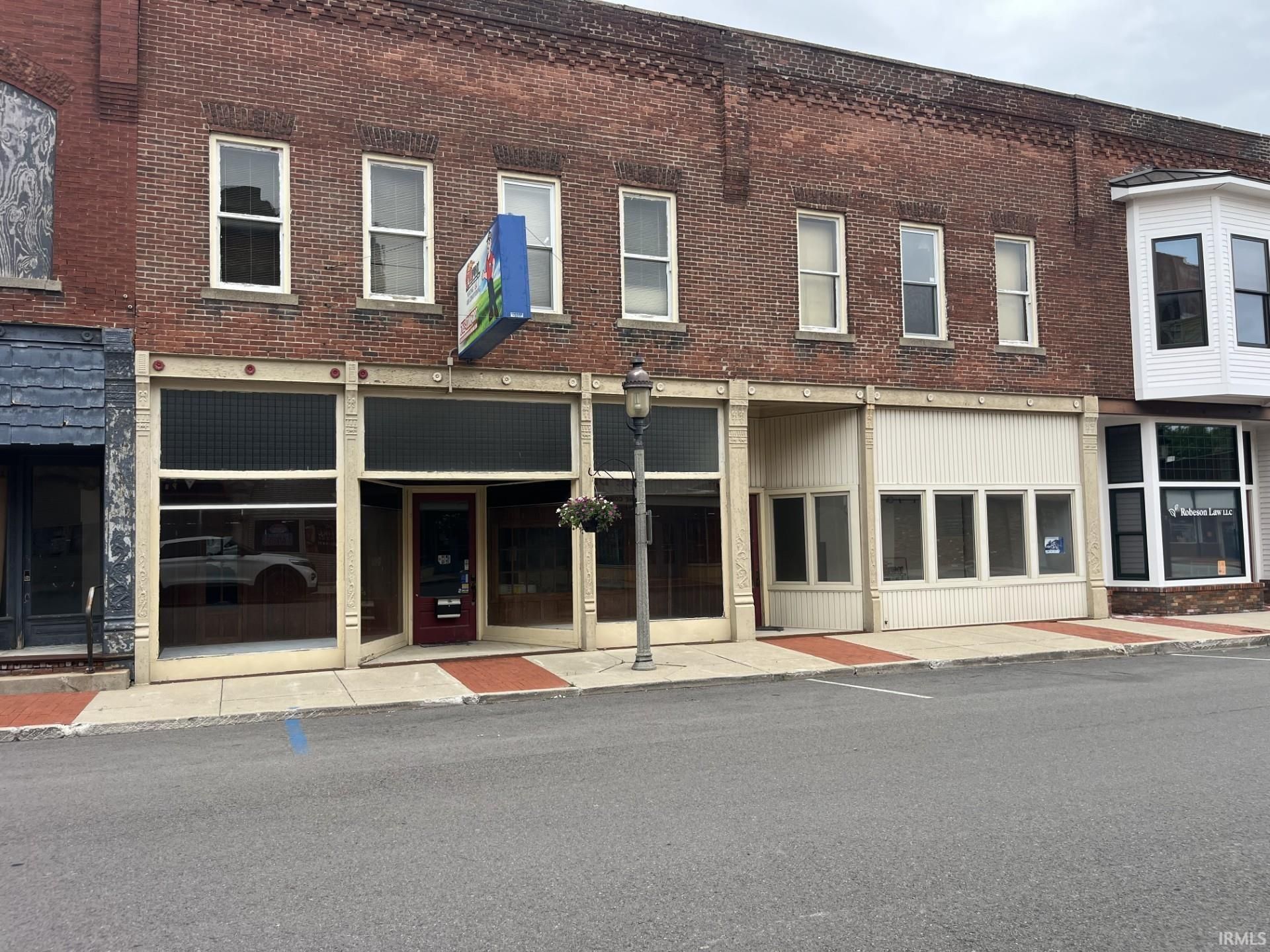 32 S Center Street, Flora — photo 1 of 1