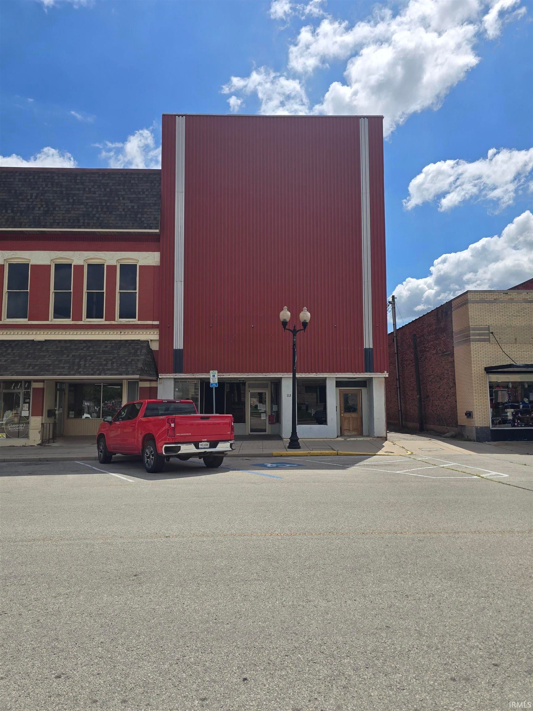 112 N Jefferson Street, Hartford City
